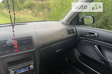 Хэтчбек Volkswagen Golf 2002 в Львове