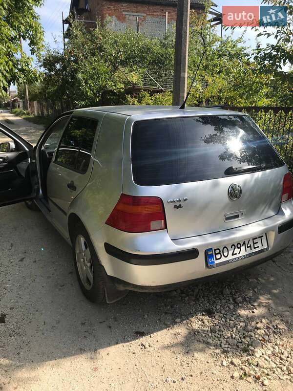 Хетчбек Volkswagen Golf 2003 в Тернополі