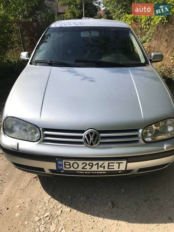 Хетчбек Volkswagen Golf 2003 в Тернополі