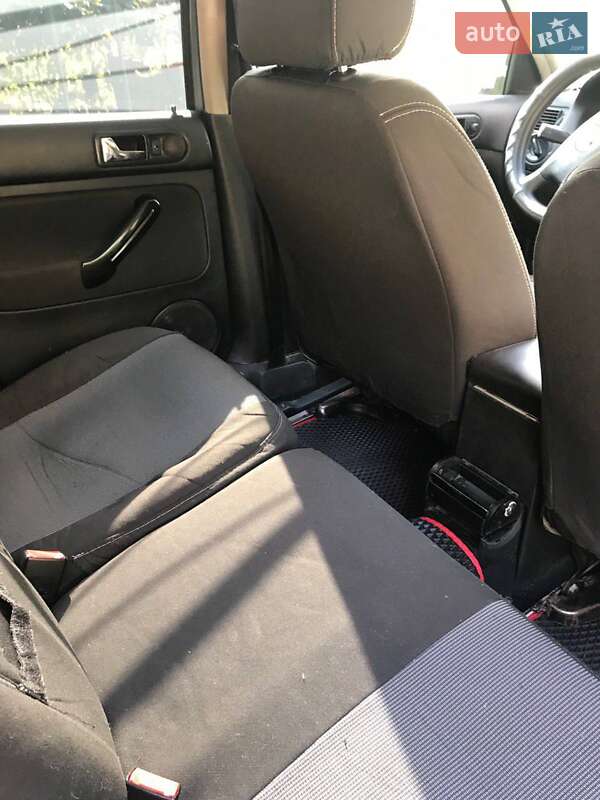 Хетчбек Volkswagen Golf 2003 в Тернополі