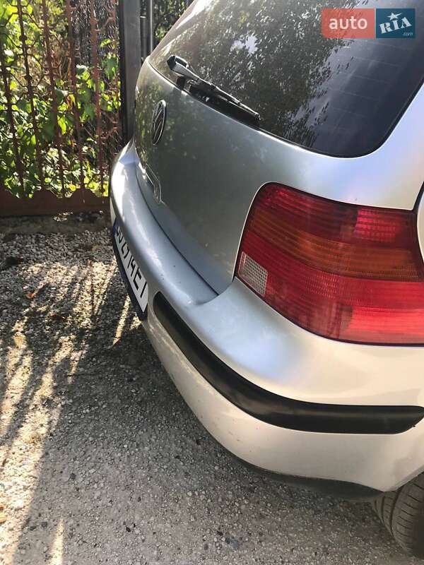 Хетчбек Volkswagen Golf 2003 в Тернополі