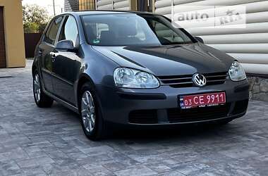 Хетчбек Volkswagen Golf 2005 в Сарнах