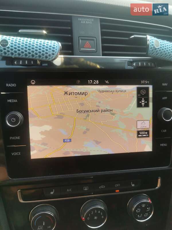 Універсал Volkswagen Golf 2017 в Житомирі