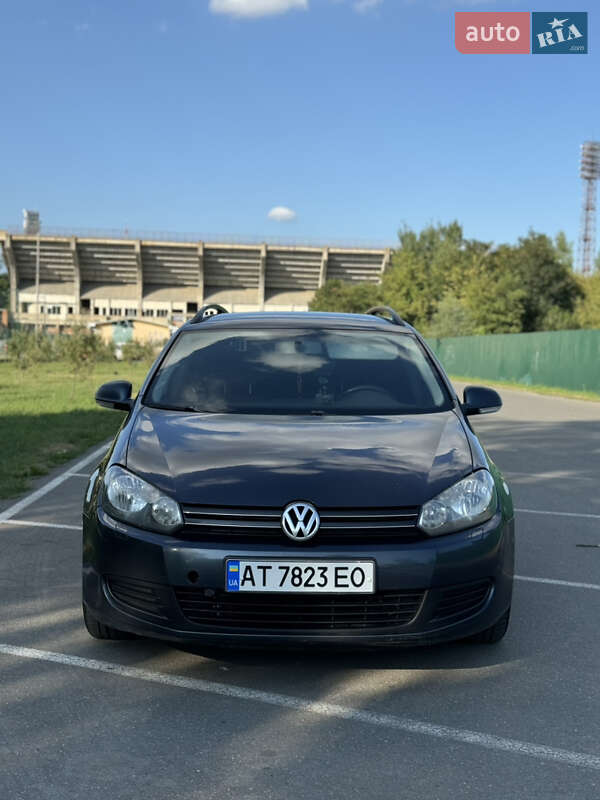 Універсал Volkswagen Golf 2010 в Івано-Франківську