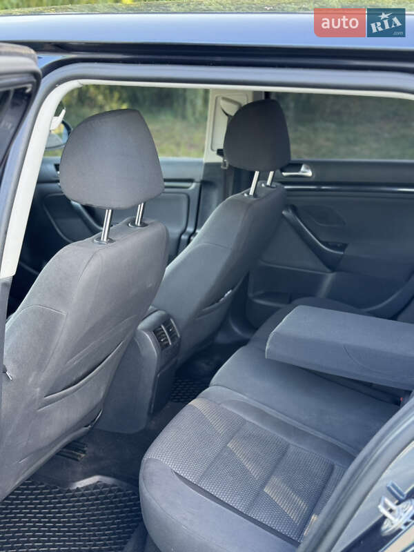 Універсал Volkswagen Golf 2010 в Івано-Франківську