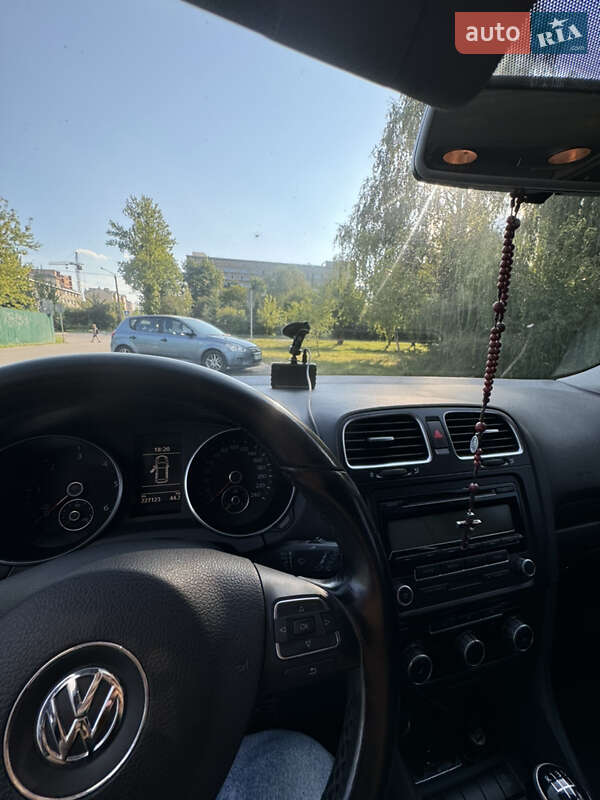 Універсал Volkswagen Golf 2010 в Івано-Франківську