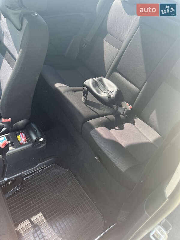 Хетчбек Volkswagen Golf 2001 в Дрогобичі