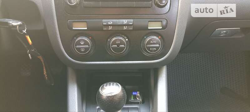 Хэтчбек Volkswagen Golf 2005 в Хмельницком