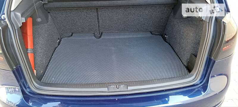 Хэтчбек Volkswagen Golf 2005 в Хмельницком