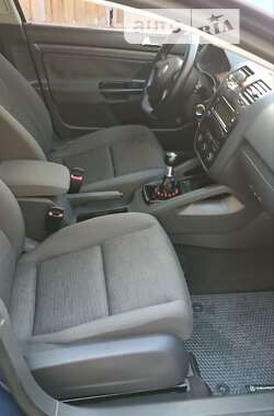 Хэтчбек Volkswagen Golf 2005 в 
