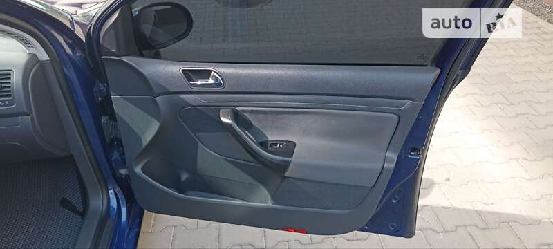 Хэтчбек Volkswagen Golf 2005 в Хмельницком