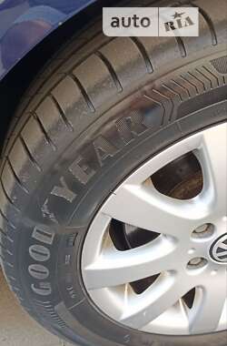 Хэтчбек Volkswagen Golf 2005 в 