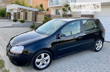 Хэтчбек Volkswagen Golf 2005 в Тульчине