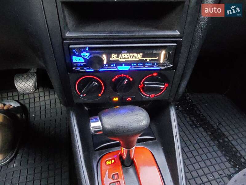 Хетчбек Volkswagen Golf 1999 в Одесі