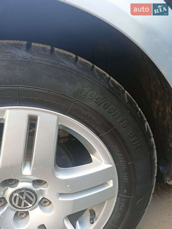 Хэтчбек Volkswagen Golf 2001 в Гадяче