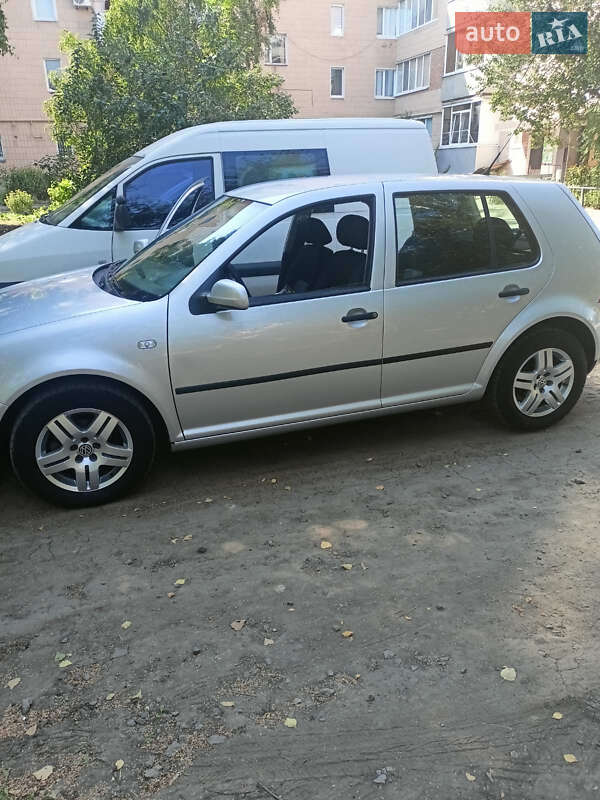 Хэтчбек Volkswagen Golf 2001 в Гадяче