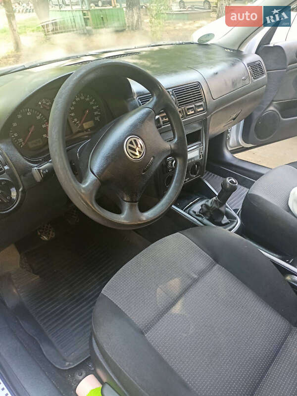 Хэтчбек Volkswagen Golf 2001 в Гадяче