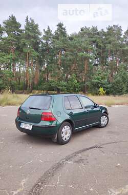 Хэтчбек Volkswagen Golf 2000 в 