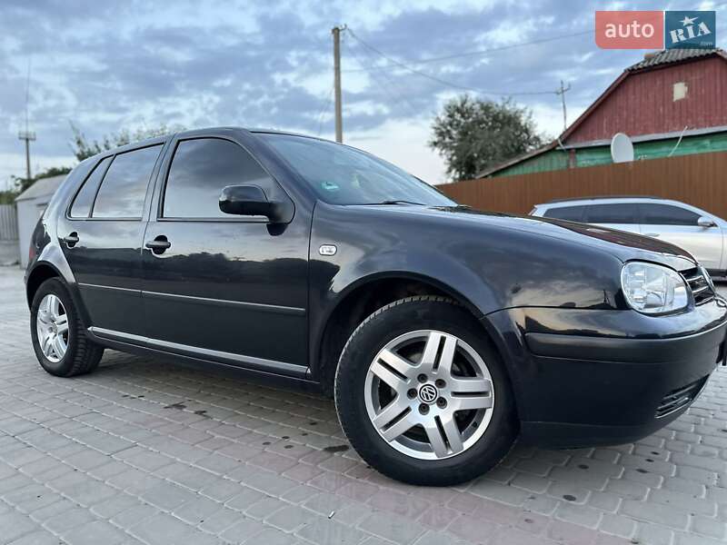 Хэтчбек Volkswagen Golf 2001 в Локачах