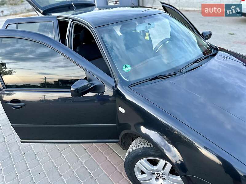 Хэтчбек Volkswagen Golf 2001 в Локачах