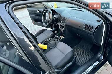 Хэтчбек Volkswagen Golf 2001 в Локачах