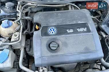 Хэтчбек Volkswagen Golf 2001 в Локачах