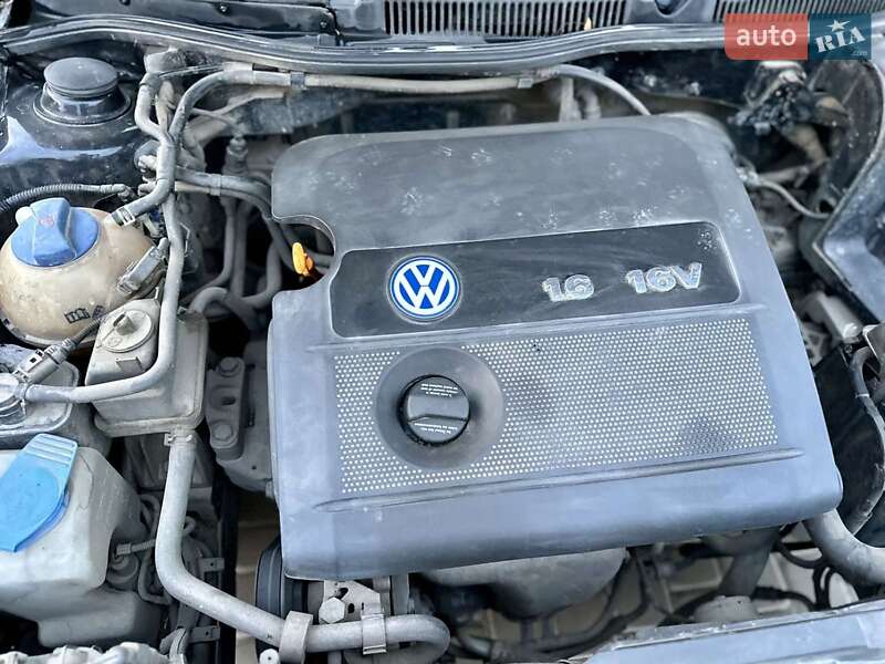 Хэтчбек Volkswagen Golf 2001 в Локачах