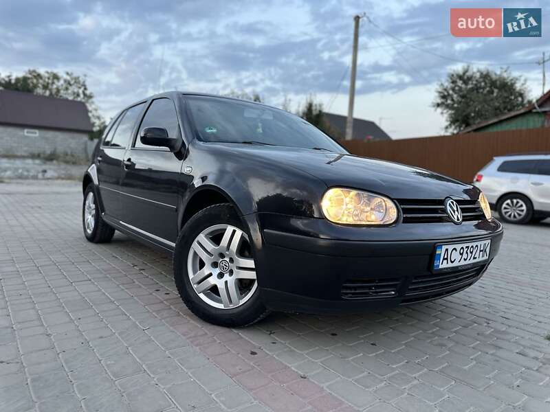 Хэтчбек Volkswagen Golf 2001 в Локачах