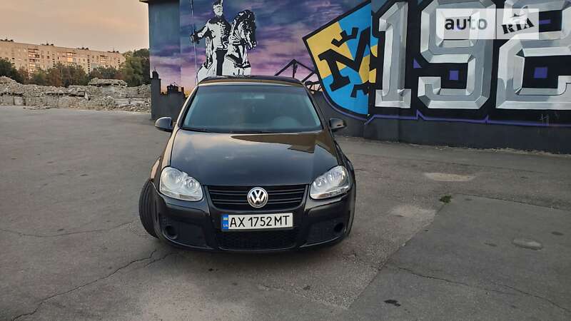 Хетчбек Volkswagen Golf 2003 в Львові
