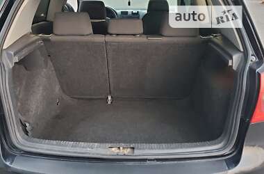 Хетчбек Volkswagen Golf 2003 в 