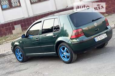 Хетчбек Volkswagen Golf 2001 в Кельменцях