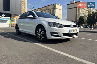 Хэтчбек Volkswagen Golf 2015 в Киеве