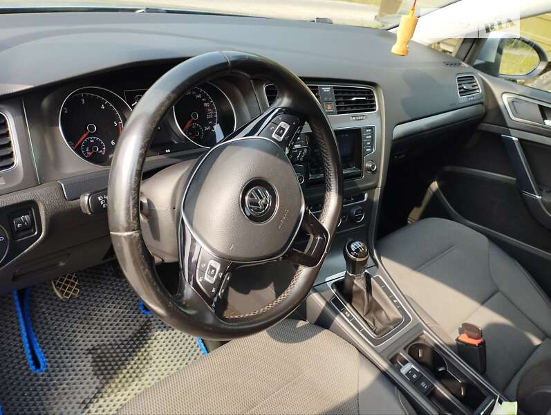 Універсал Volkswagen Golf 2013 в Вінниці