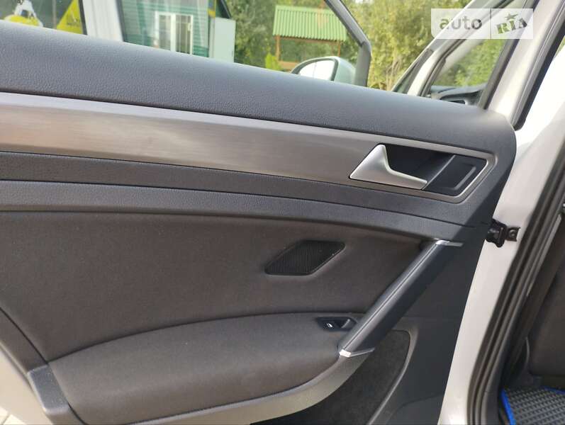 Універсал Volkswagen Golf 2013 в Вінниці