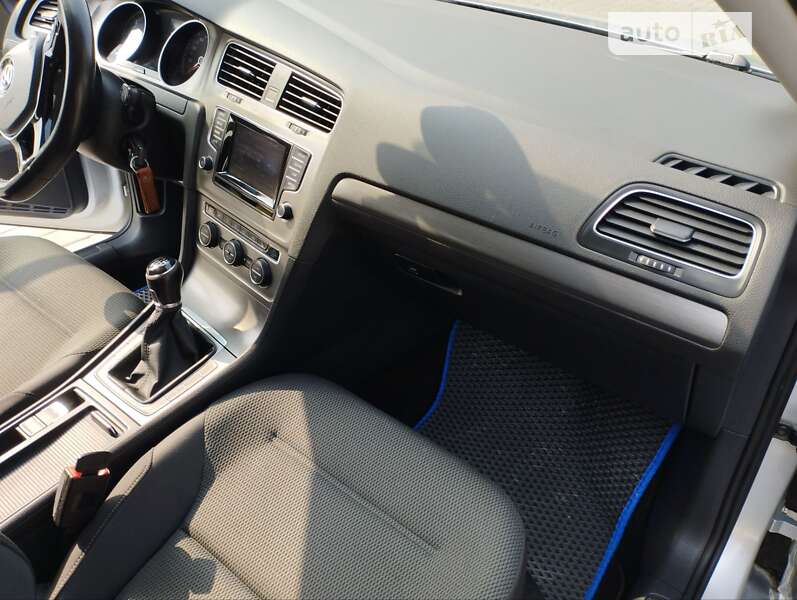 Універсал Volkswagen Golf 2013 в Вінниці