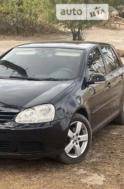 Хэтчбек Volkswagen Golf 2005 в Дергачах