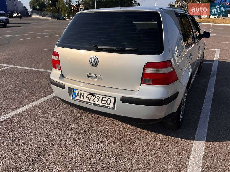 Хэтчбек Volkswagen Golf 2000 в Житомире