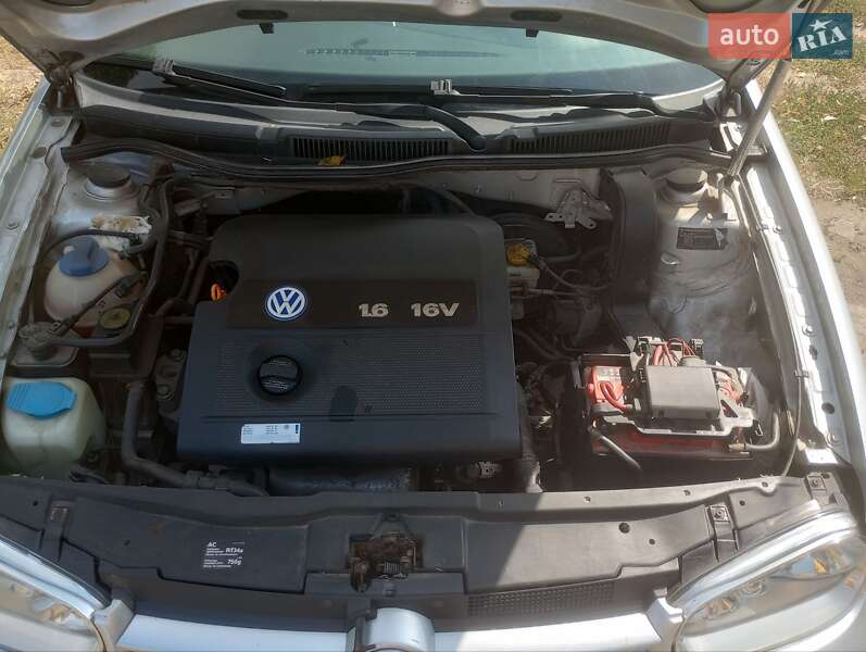 Універсал Volkswagen Golf 2002 в Умані