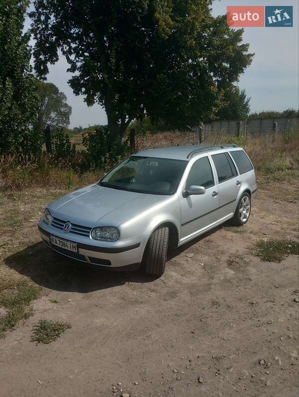 Універсал Volkswagen Golf 2002 в Умані