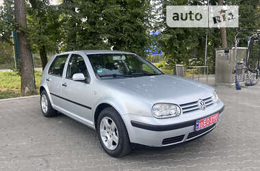 Хетчбек Volkswagen Golf 2003 в Львові