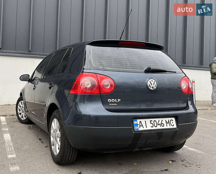 Хетчбек Volkswagen Golf 2005 в Києві