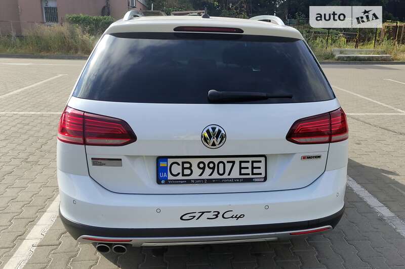 Універсал Volkswagen Golf 2017 в Чернігові