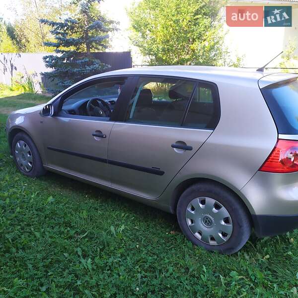 Хэтчбек Volkswagen Golf 2005 в Долине