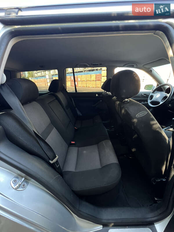 Универсал Volkswagen Golf 2001 в Днепре