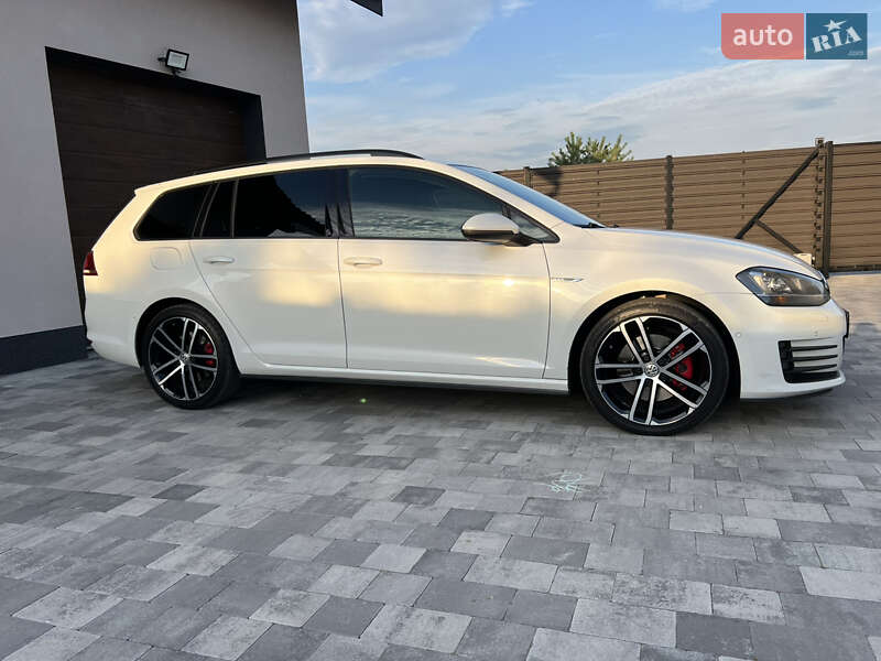 Універсал Volkswagen Golf 2015 в Львові