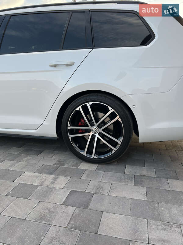 Універсал Volkswagen Golf 2015 в Львові
