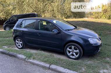 Хэтчбек Volkswagen Golf 2004 в Березане