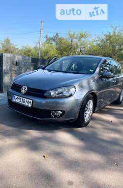 Хэтчбек Volkswagen Golf 2010 в Коростене