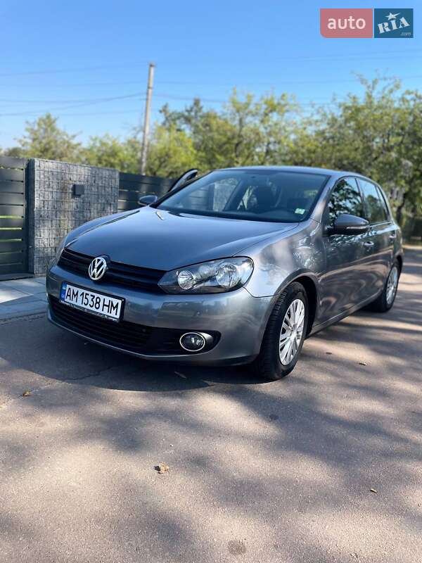 Хэтчбек Volkswagen Golf 2010 в Коростене