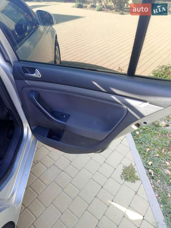 Універсал Volkswagen Golf 2009 в Липовці